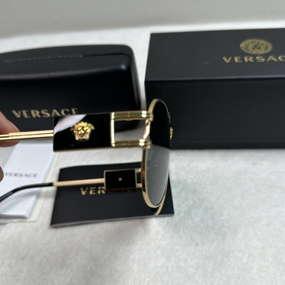 VERSACE BLACK GOLD MEDUSA UNISEX AVIATOR SUNGLASSES WITH CASE BOX AND BOOKLET - Picture 12 of 16